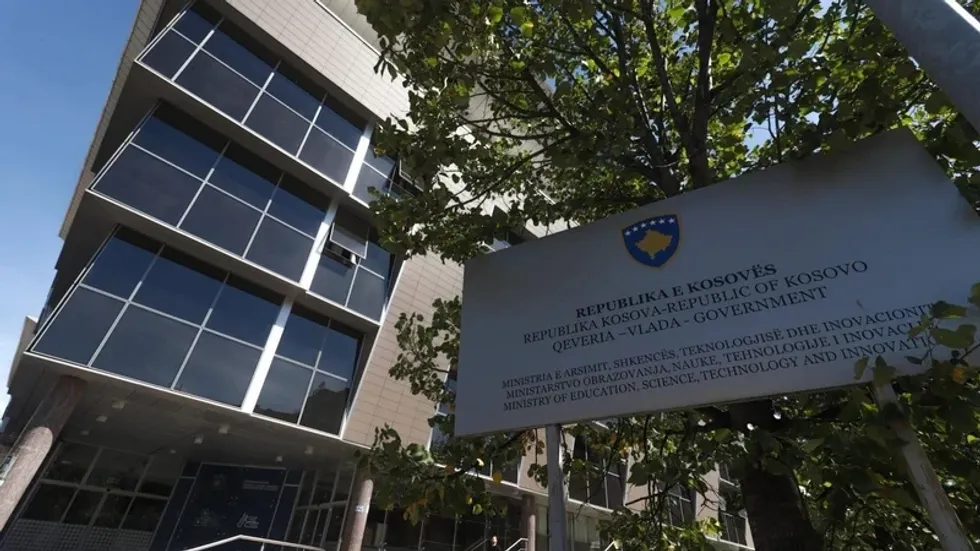 Hapet aplikimi për bursat STEM për studentet që studiojnë shkencë