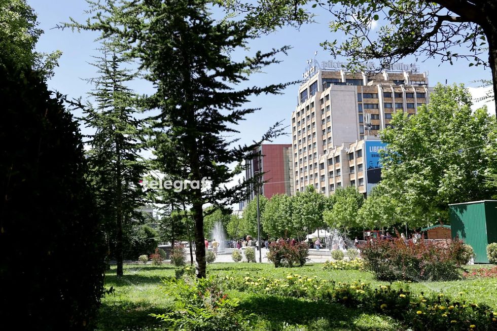 Mot me diell dhe vranët  vende vende me reshje shiu e shkarkesa rrufesh