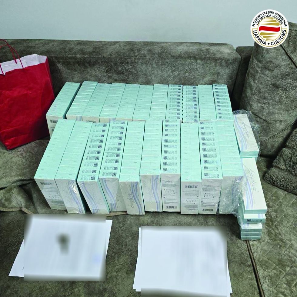 Doganat e Maqedonisë  Një mjek dhe infermiere kapen me 199 shishe Botox kontrabandë nga Korea