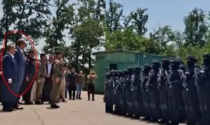 Në prani të Vuçiqit  xhandarmëria serbe interpreton këngën nacionaliste për Kosovën