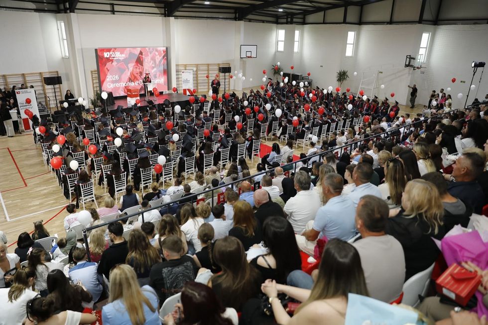Diplomohet gjenerata 2026 e Kolegjit Universum në Ferizaj  ndahen 5 bursa studimi