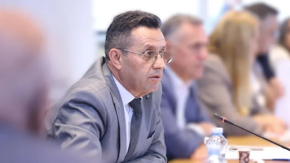 Islami kritikon deklaratat e Petkoviqit  Pretendon se po ushtrohet  terror institucional  ndaj serbëve