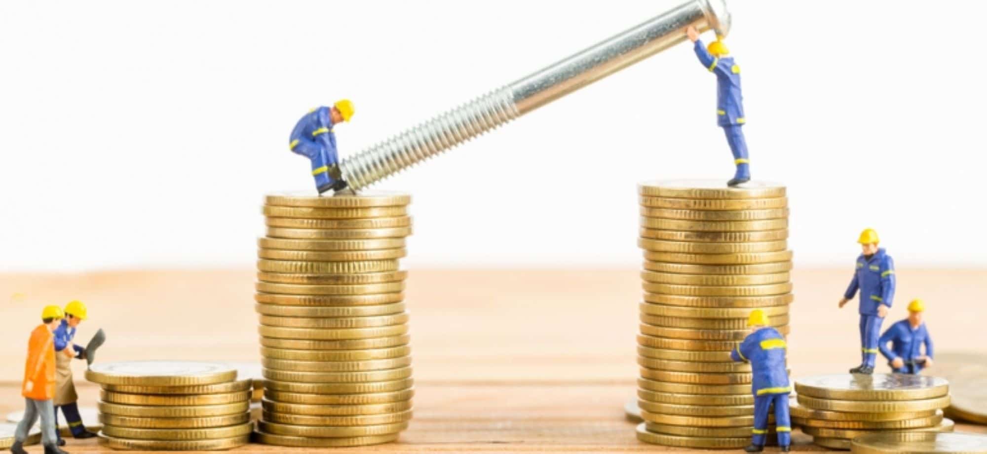 Investimet shqiptare jashtë vendit pësuan rënie në tremujorin e parë