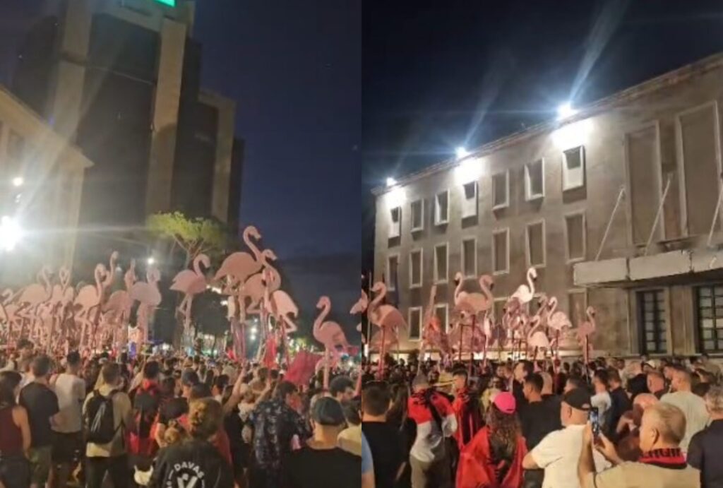 Mbyllen fjalimet para Kryeministrisë  protestuesit nisin marshimin drejt rrugëve të kryeqytetit