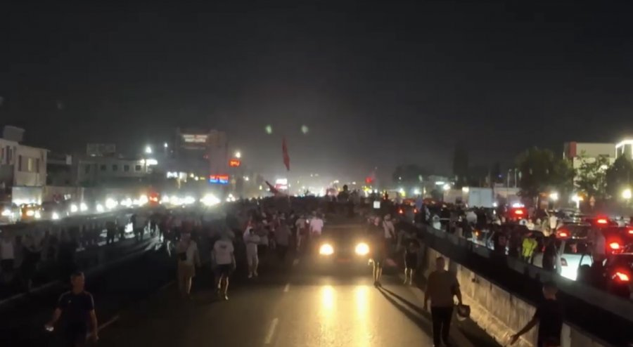 Dita e 15 të e protestës  marshim në autostradën Tiranë Durrës