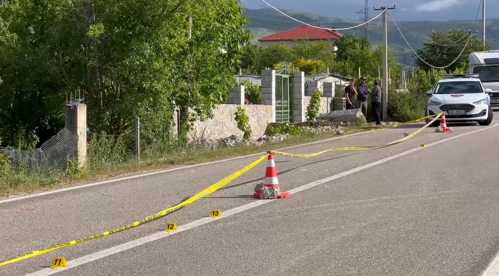 Makina përplas për vdekje të miturin