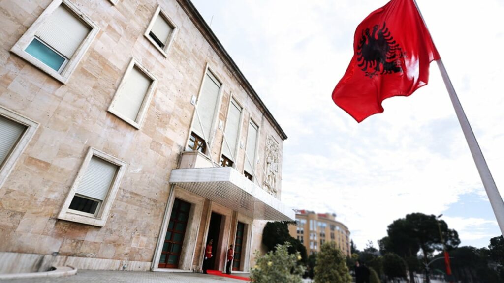 Qeveria miraton modelin e ri të organizimit dhe llogaridhënies në administratën shtetërore