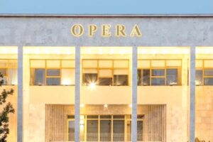 kushtuar krijimtarisë së re shqiptare,