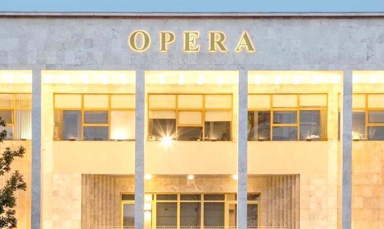 kushtuar krijimtarisë së re shqiptare,