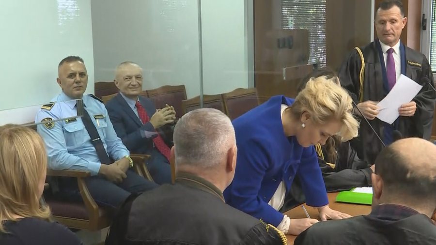Nuk jam marrë kurrë me