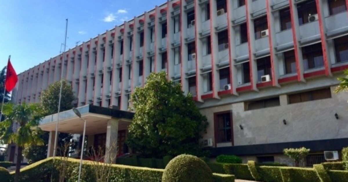 më 12 qershor në Tiranë