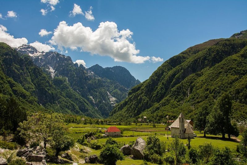 me përparësi zhvillimi