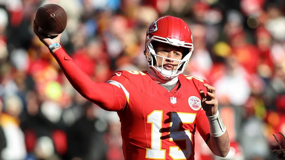 NFL  Chiefs rinovojnë me organizatorin e tyre  Mahomes qëndron në Misuri deri në 2033 për 437 mln €