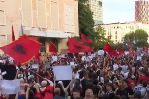 kundër protestës