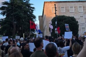 Protesta qytetare kundër projektit të Zvërnecit,