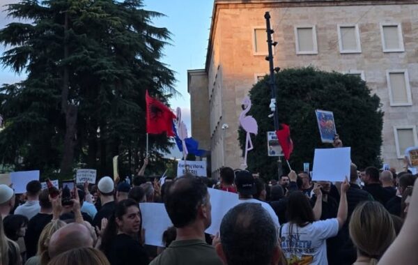 Protesta qytetare kundër projektit të Zvërnecit,