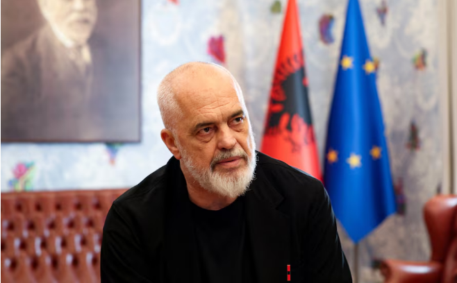 Rama replikon me një protestues  Mendon ndryshe nga unë  por nuk shan dhe nuk deliron online