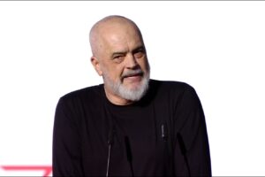 Video të sajuara për të