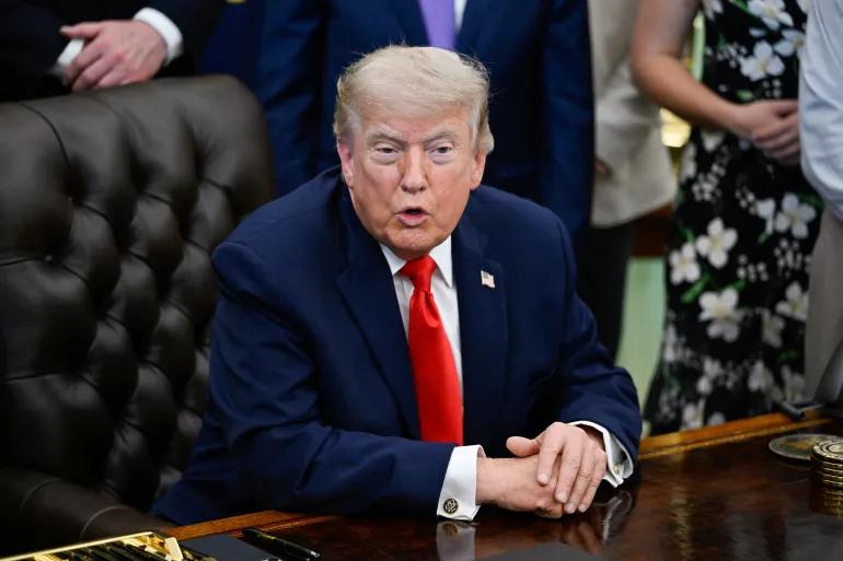 Trump njofton marrëveshje armëpushimi me Iranin  rihapet Ngushtica e Hormuzit