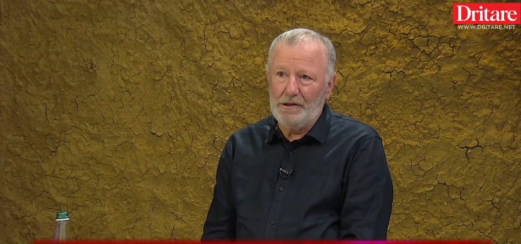 Protestat, ish-drejtori i SHISH: Ka persona