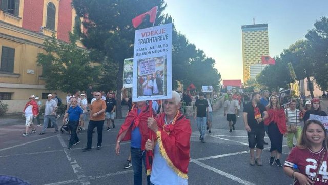 Arsyet e diskursit polarizues që vjen nga protesta
