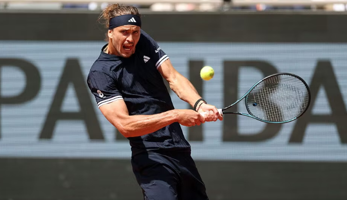 Tenis  Zverev fiton Roland Garros  Cobolli  dorëzohet  në finale