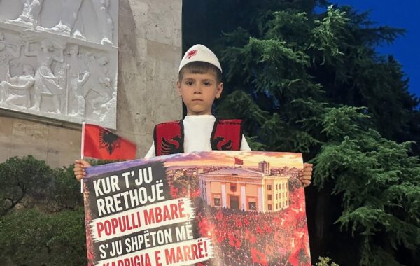 Dorëheqja nuk është