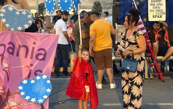 Flamingot, integrimi europian dhe "ç'do bëhet