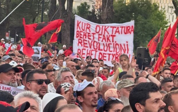 i padukshëm derisa bëhet i