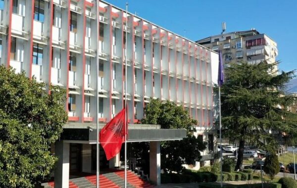 masiv në