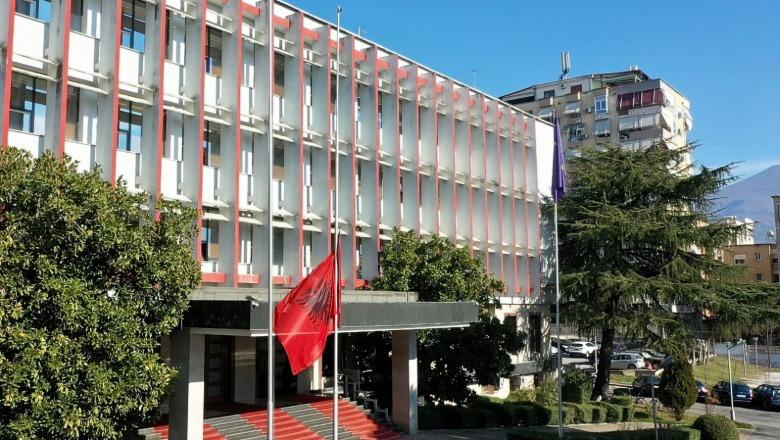 masiv në