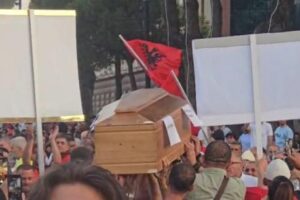 individë të paguar nga klanet