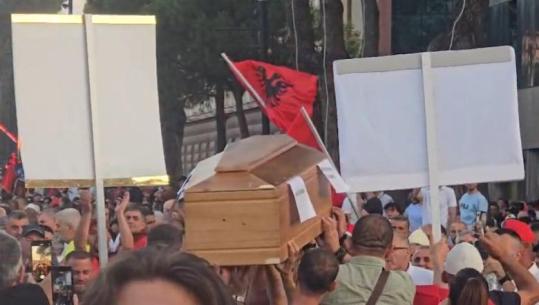 individë të paguar nga klanet