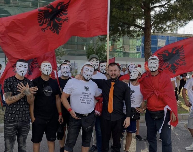 në kërkim