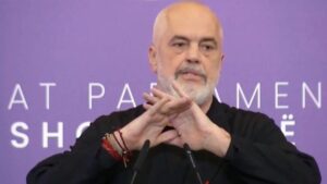 Zbardhen  prapaskenat  nga mbledhja e PS së  Rama kritikon ministrat dhe deputetët  përplaset ashpër me Braçen