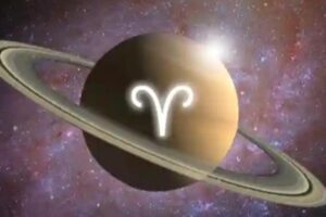 Saturni hyn në prapavijë