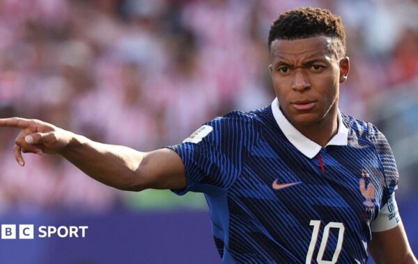 Mbappé dënon prapaskenat raciste të senatores