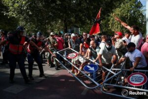 në pritje të Revolucionit të