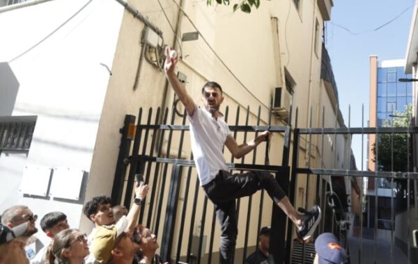 Protestuesi vijon me tensionet edhe pas