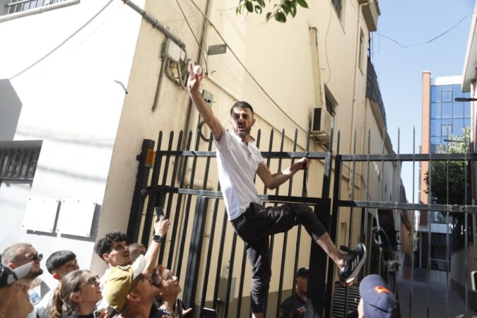 Protestuesi vijon me tensionet edhe pas