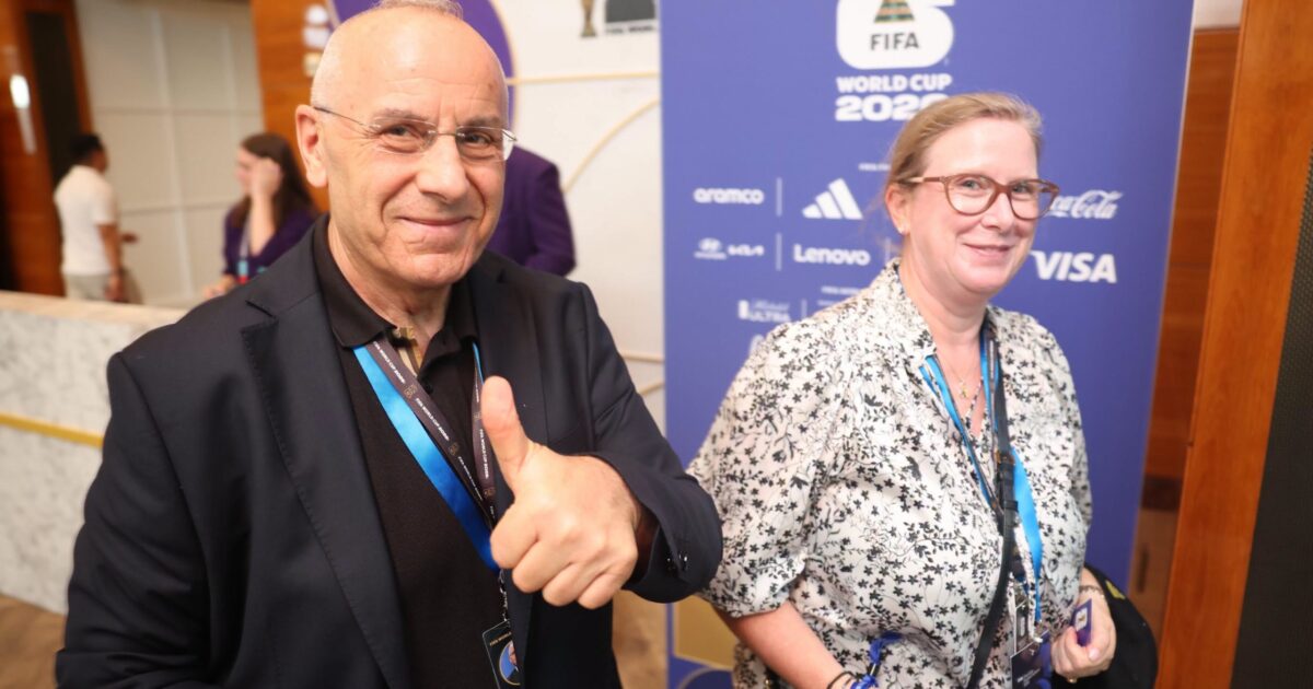 FIFA publikon fotografi të Agim Ademit
