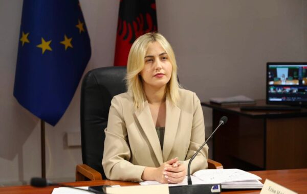 kundër çdo plani për