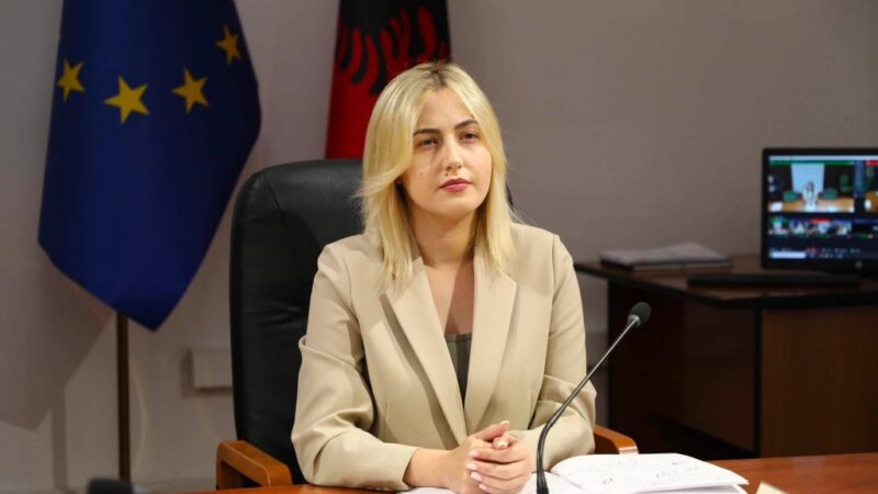 kundër çdo plani për