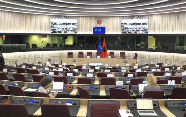 Zyrtari i KE nga Strasburgu: Protestat