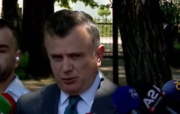njëri prej
