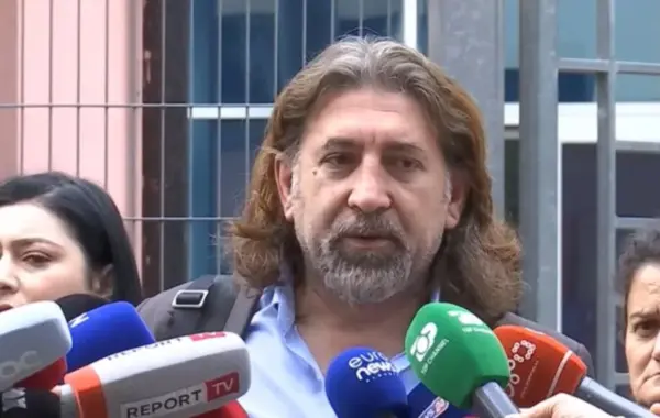 mikrofoni dhe përfaqësimi i vetëshpa