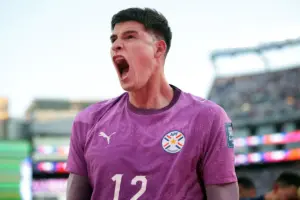 Portieri i Paraguait rikthen fanellën që
