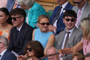 Vëllezërit që vrapuan 33 maratona për ndërgjegjësimin mbi demencën  ftohen në Royal Box të Wimbledon