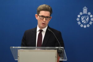 një informator neo-nazist
