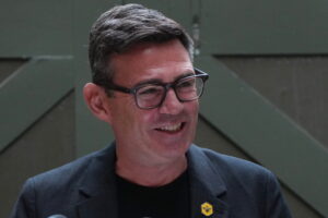 zyrtarizohet si udhëheqës i Partisë